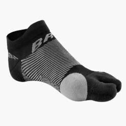 OS1st BR4 Bunion Relief Socks -BROOKS Store 651045 blk 3